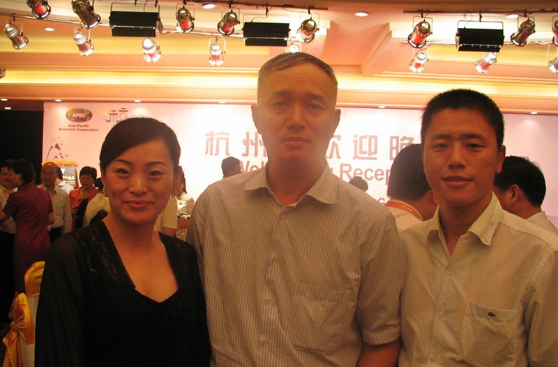 中共浙江省委组织部蔡奇部长通过腾讯微博对木玩世家以微博促内销的做法进行了充分肯定与点评