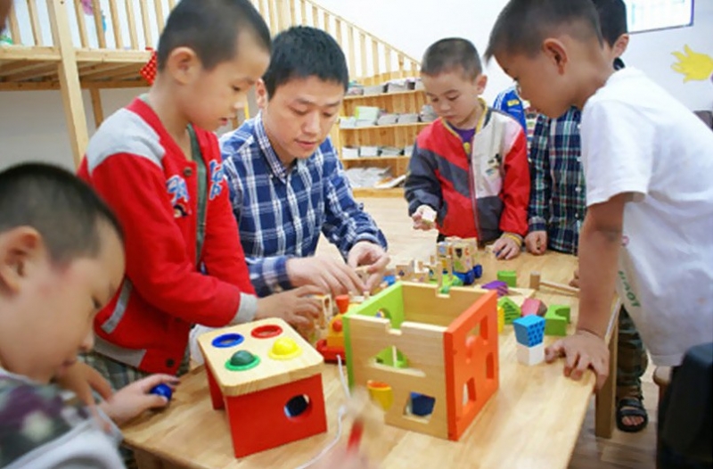 庆六一·伴成长，木玩传统献爱云和幼儿园